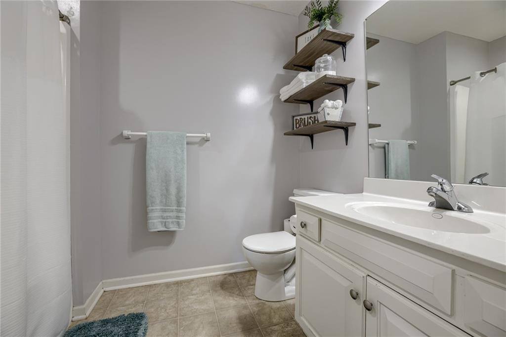 908 Colonial Drive, Pleasant Hill, MO 64080