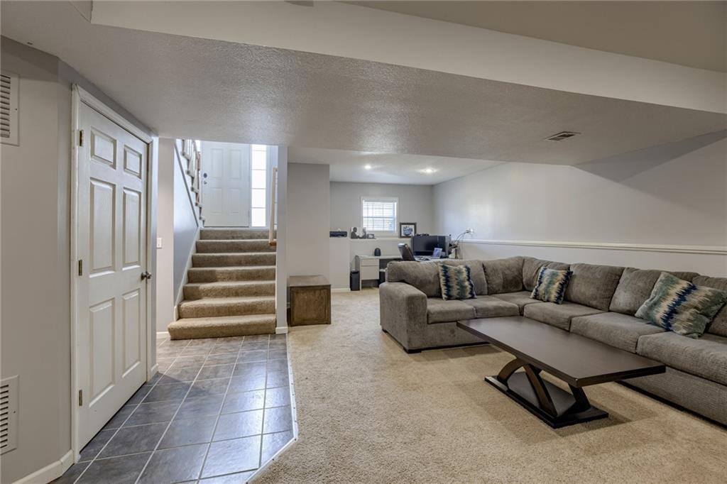 908 Colonial Drive, Pleasant Hill, MO 64080