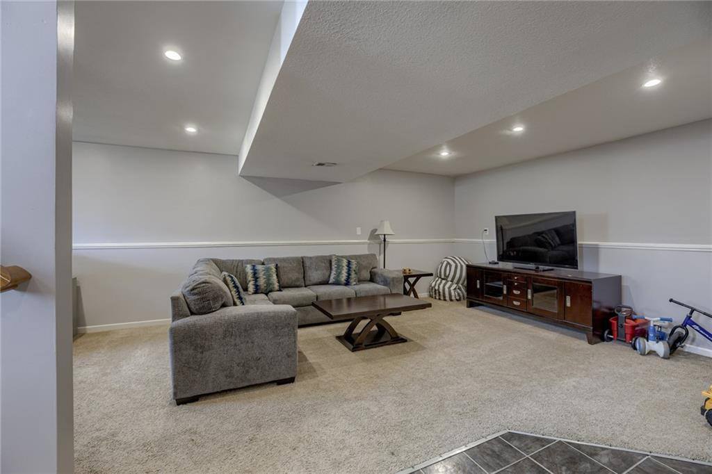 908 Colonial Drive, Pleasant Hill, MO 64080