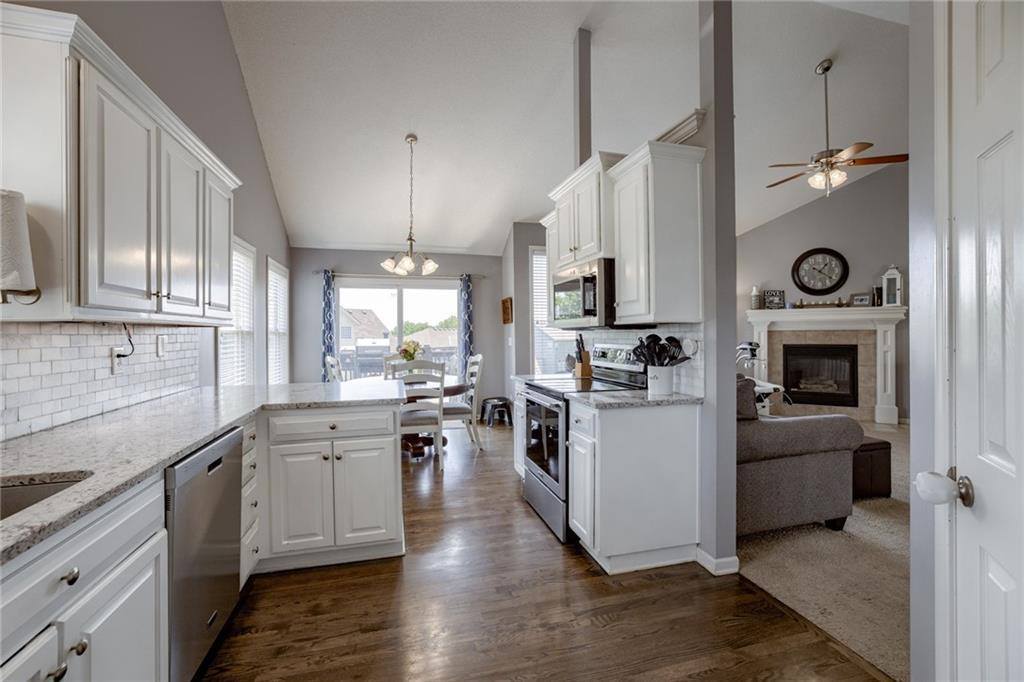 908 Colonial Drive, Pleasant Hill, MO 64080