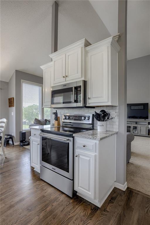 908 Colonial Drive, Pleasant Hill, MO 64080