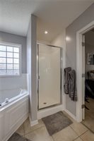 908 Colonial Drive, Pleasant Hill, MO 64080