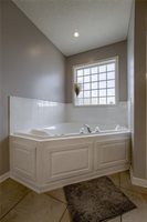 908 Colonial Drive, Pleasant Hill, MO 64080