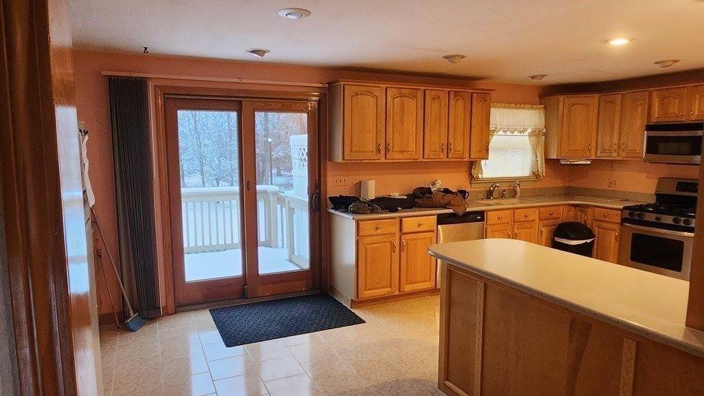 175 King Street, Groveland, MA 01834