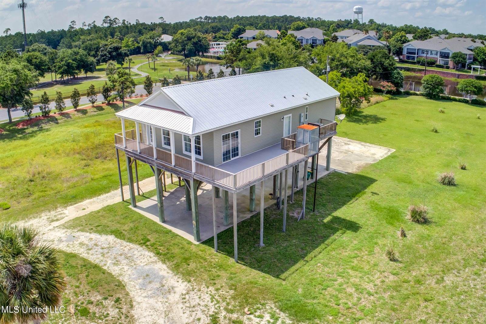 898 W Beach Boulevard, Long Beach, MS 39560