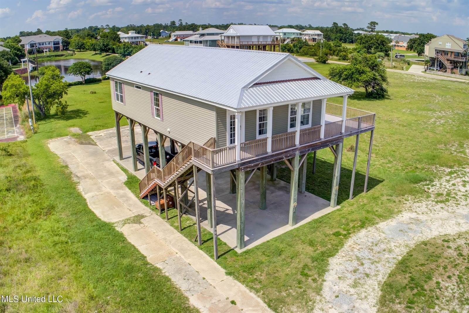 898 W Beach Boulevard, Long Beach, MS 39560