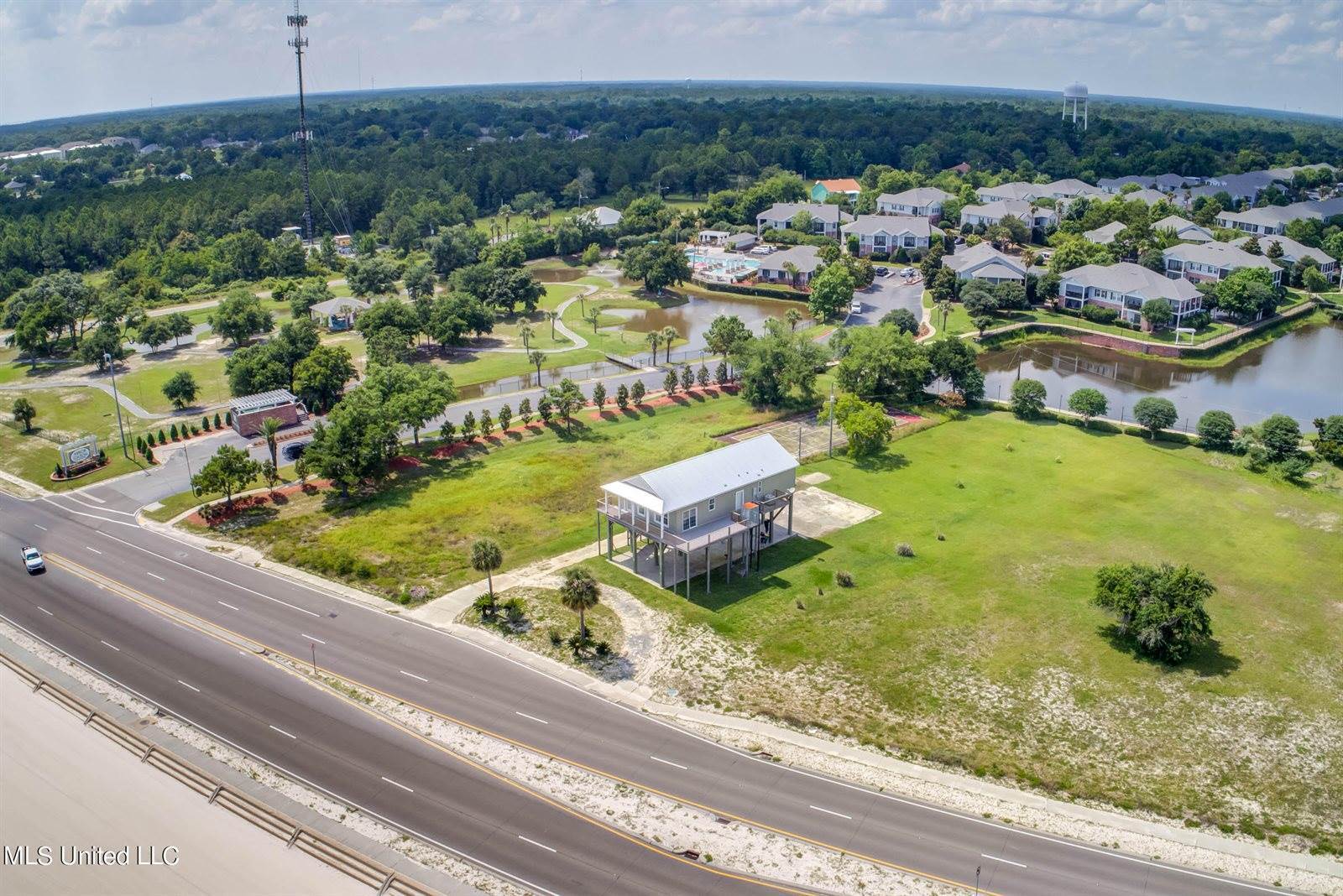 898 W Beach Boulevard, Long Beach, MS 39560