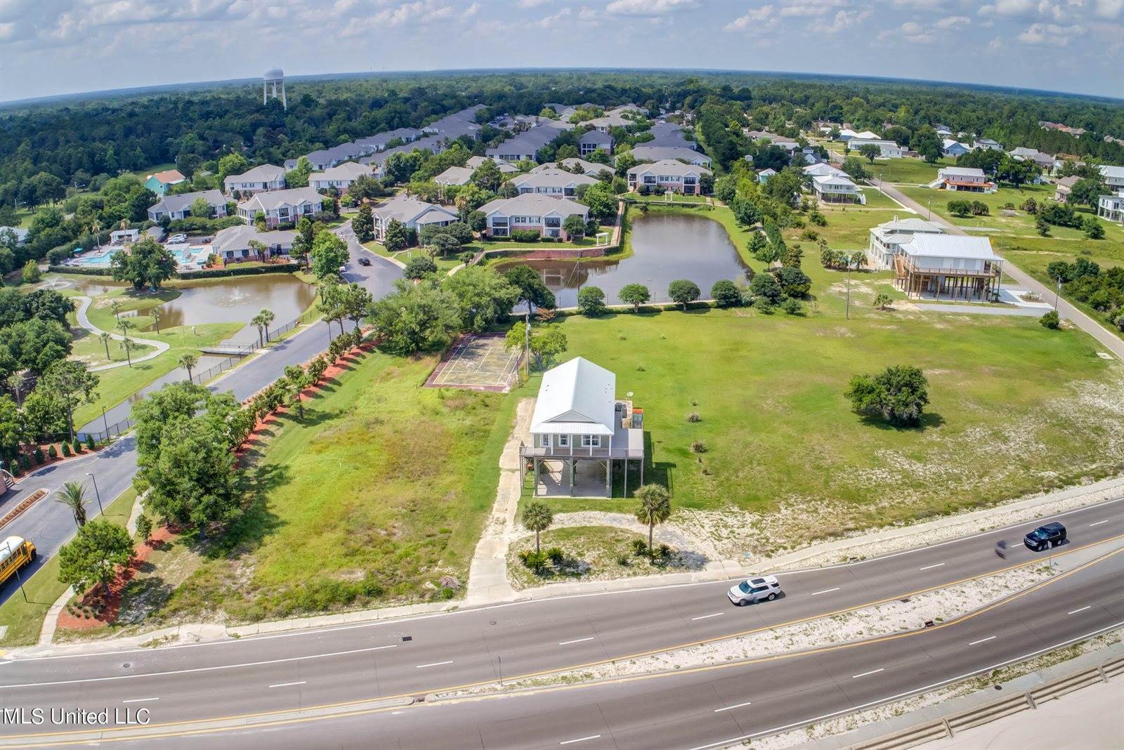 898 W Beach Boulevard, Long Beach, MS 39560