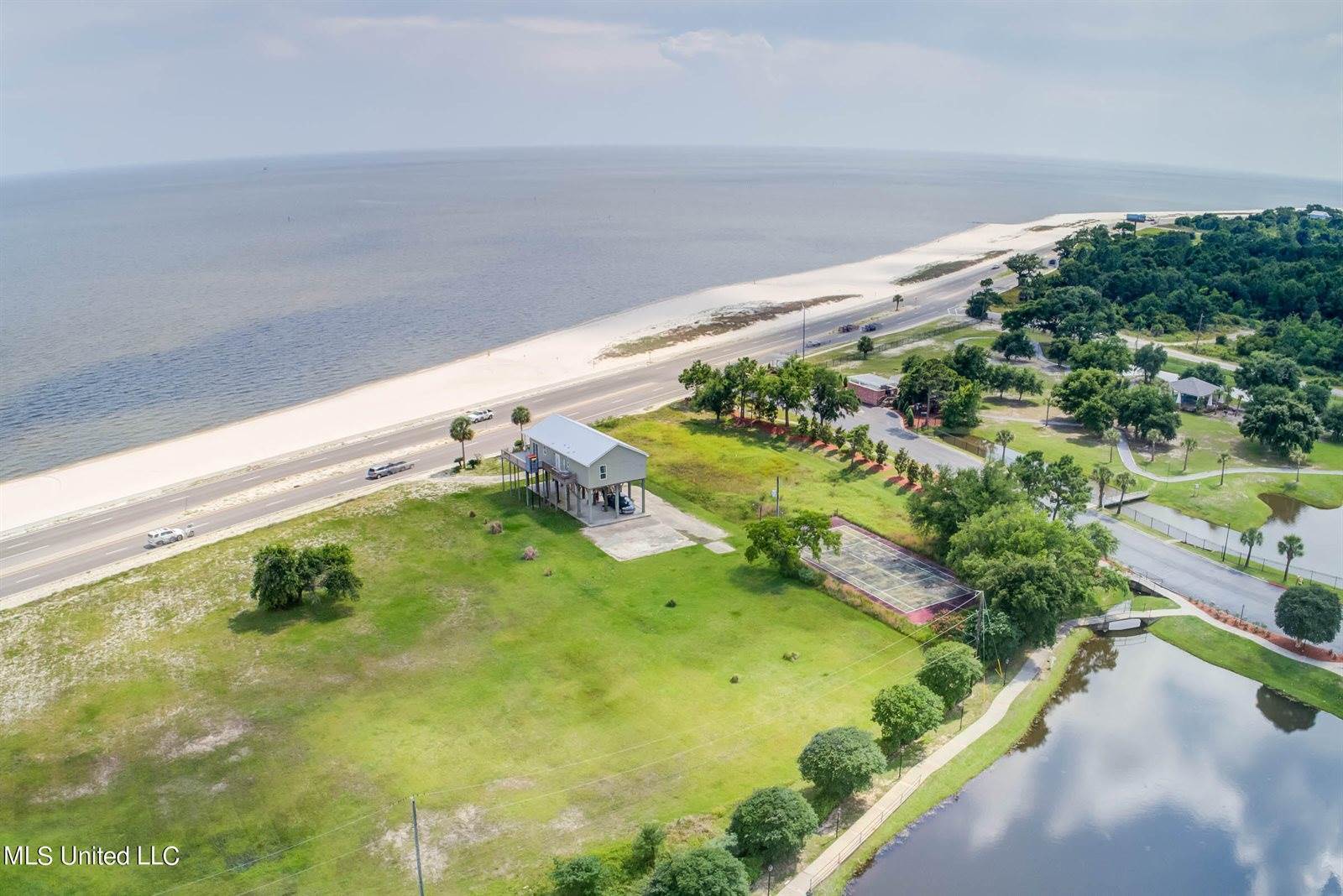 898 W Beach Boulevard, Long Beach, MS 39560