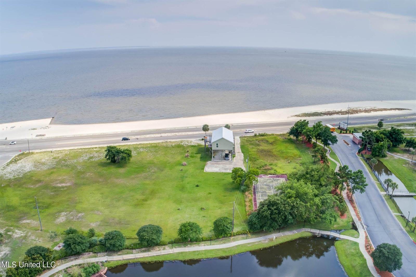 898 W Beach Boulevard, Long Beach, MS 39560