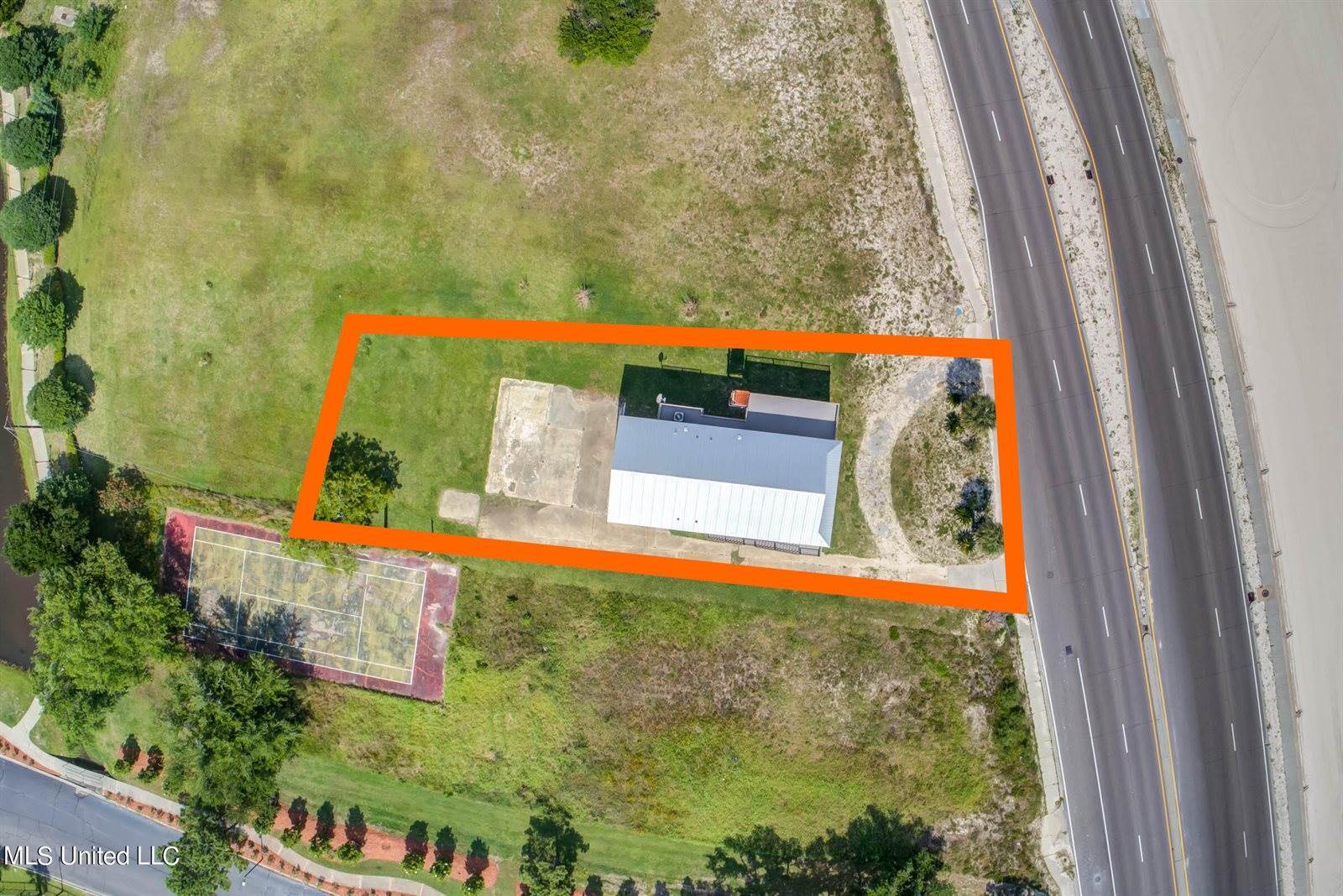 898 W Beach Boulevard, Long Beach, MS 39560