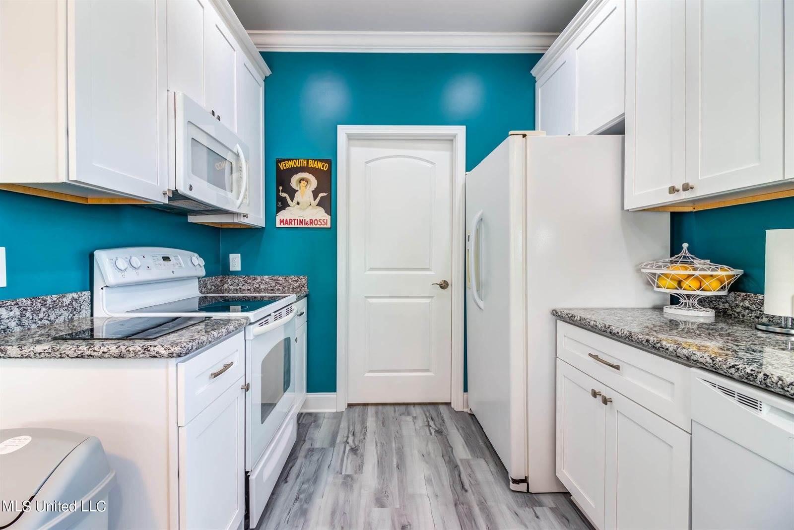 898 W Beach Boulevard, Long Beach, MS 39560