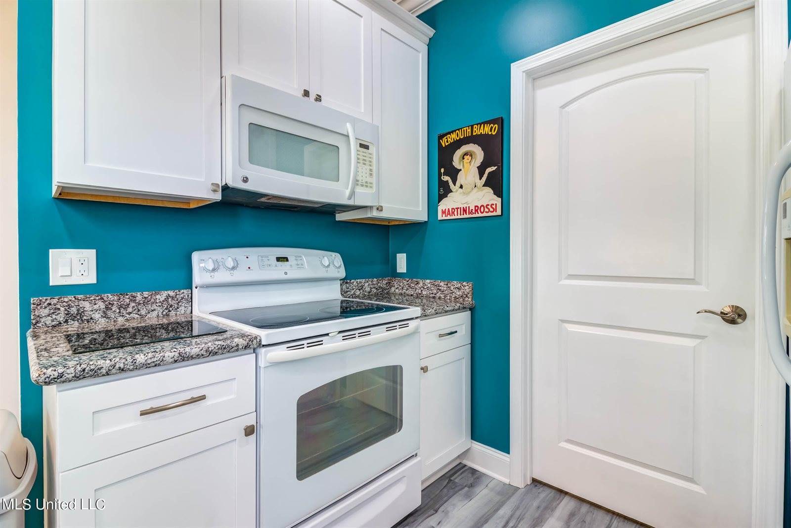 898 W Beach Boulevard, Long Beach, MS 39560