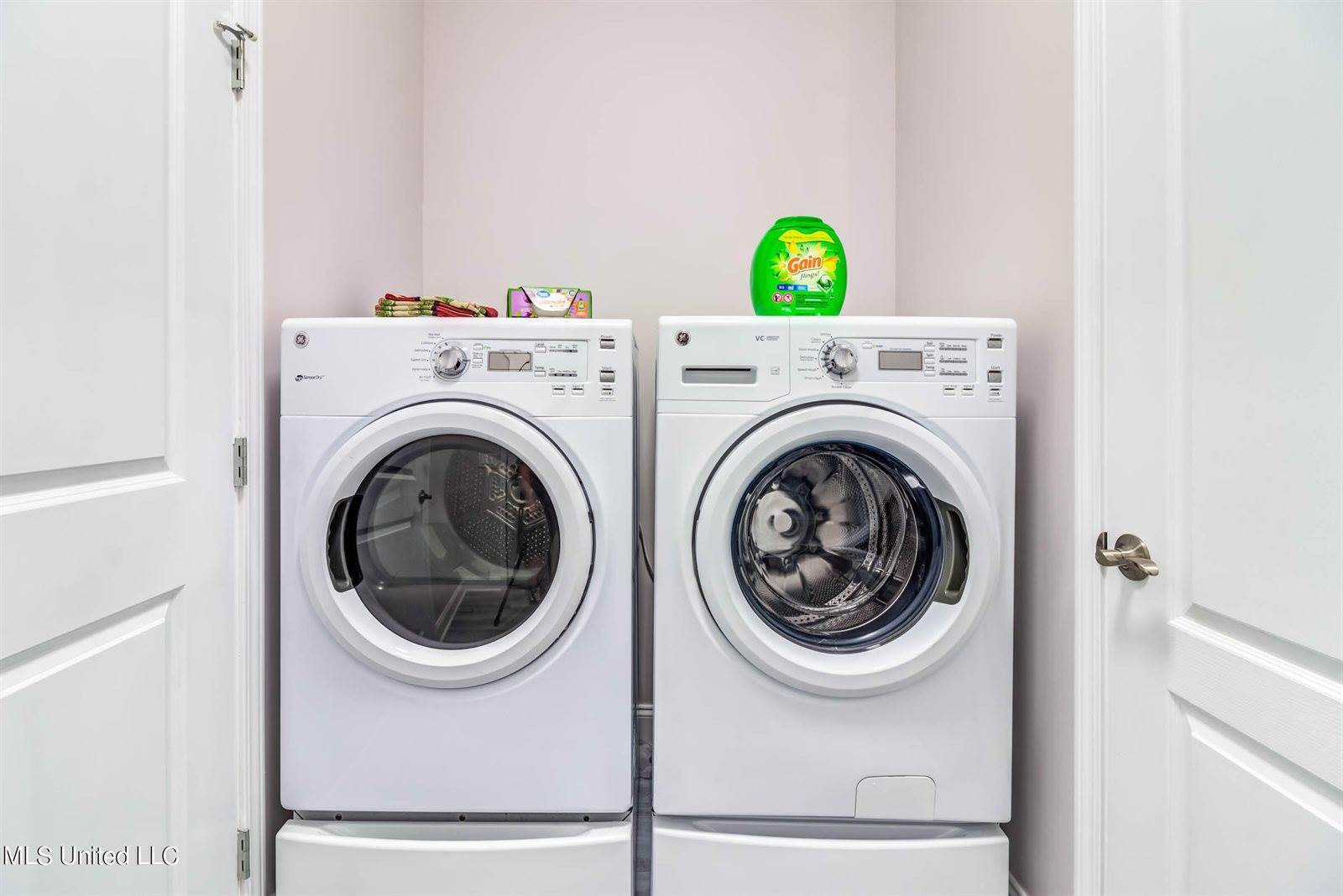 898 W Beach Boulevard, Long Beach, MS 39560