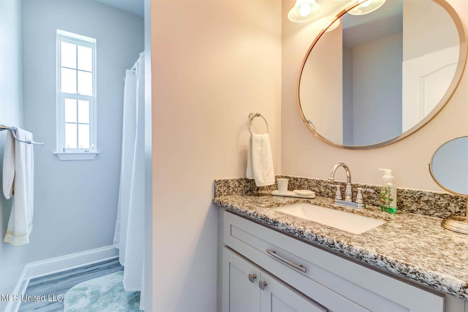 898 W Beach Boulevard, Long Beach, MS 39560