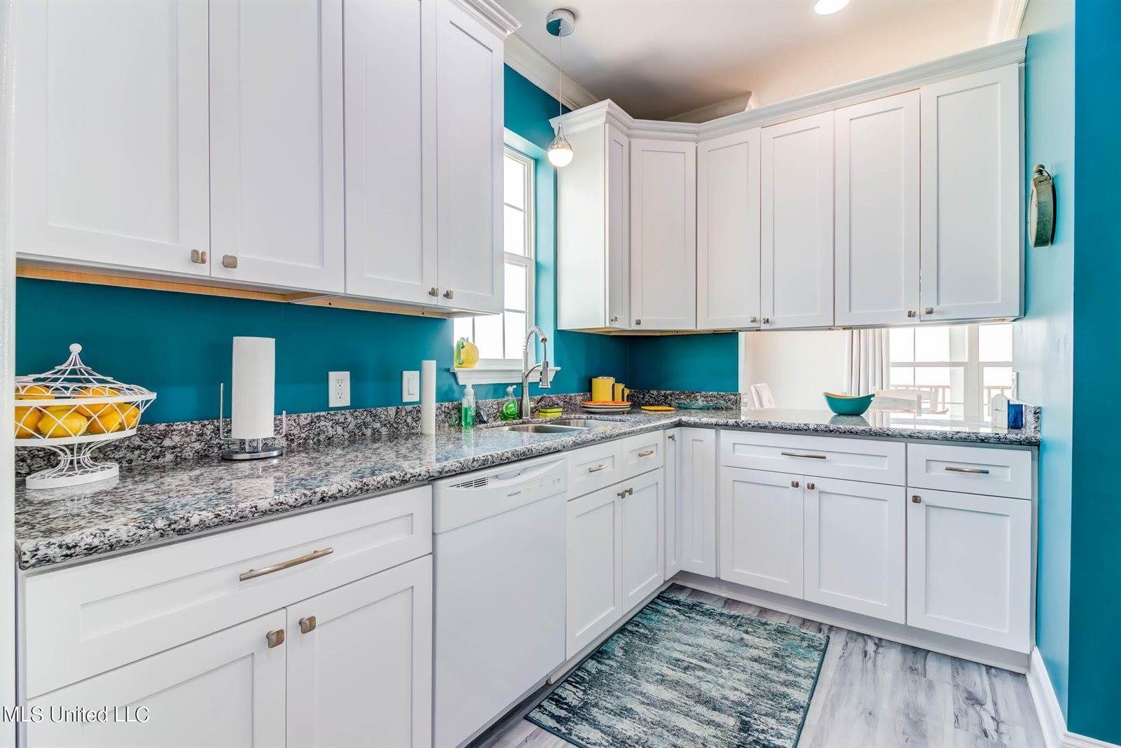 898 W Beach Boulevard, Long Beach, MS 39560