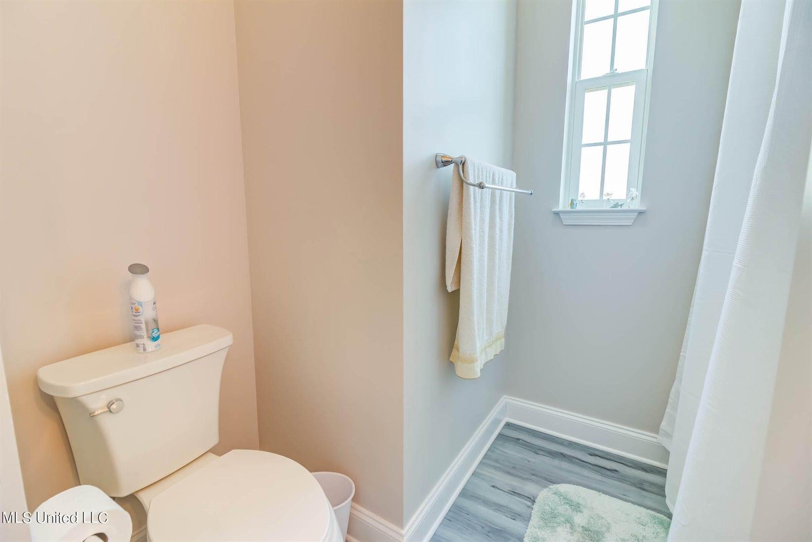 898 W Beach Boulevard, Long Beach, MS 39560