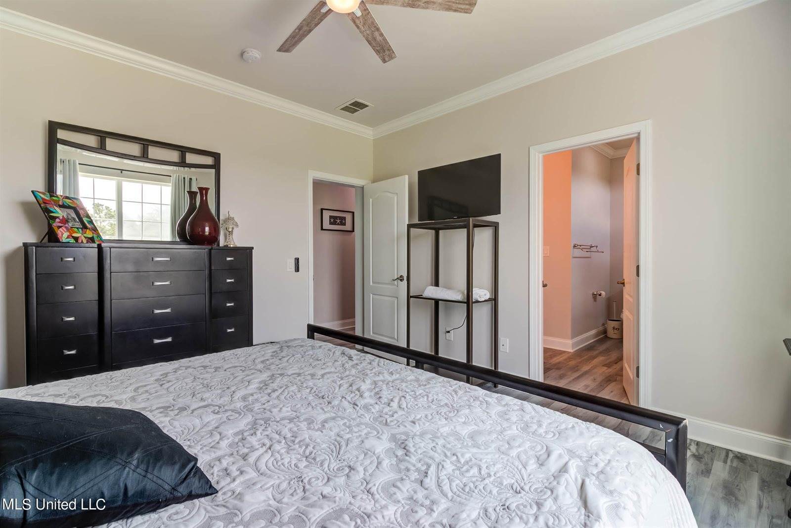 898 W Beach Boulevard, Long Beach, MS 39560