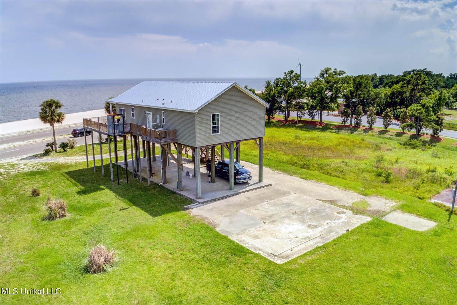 898 W Beach Boulevard, Long Beach, MS 39560