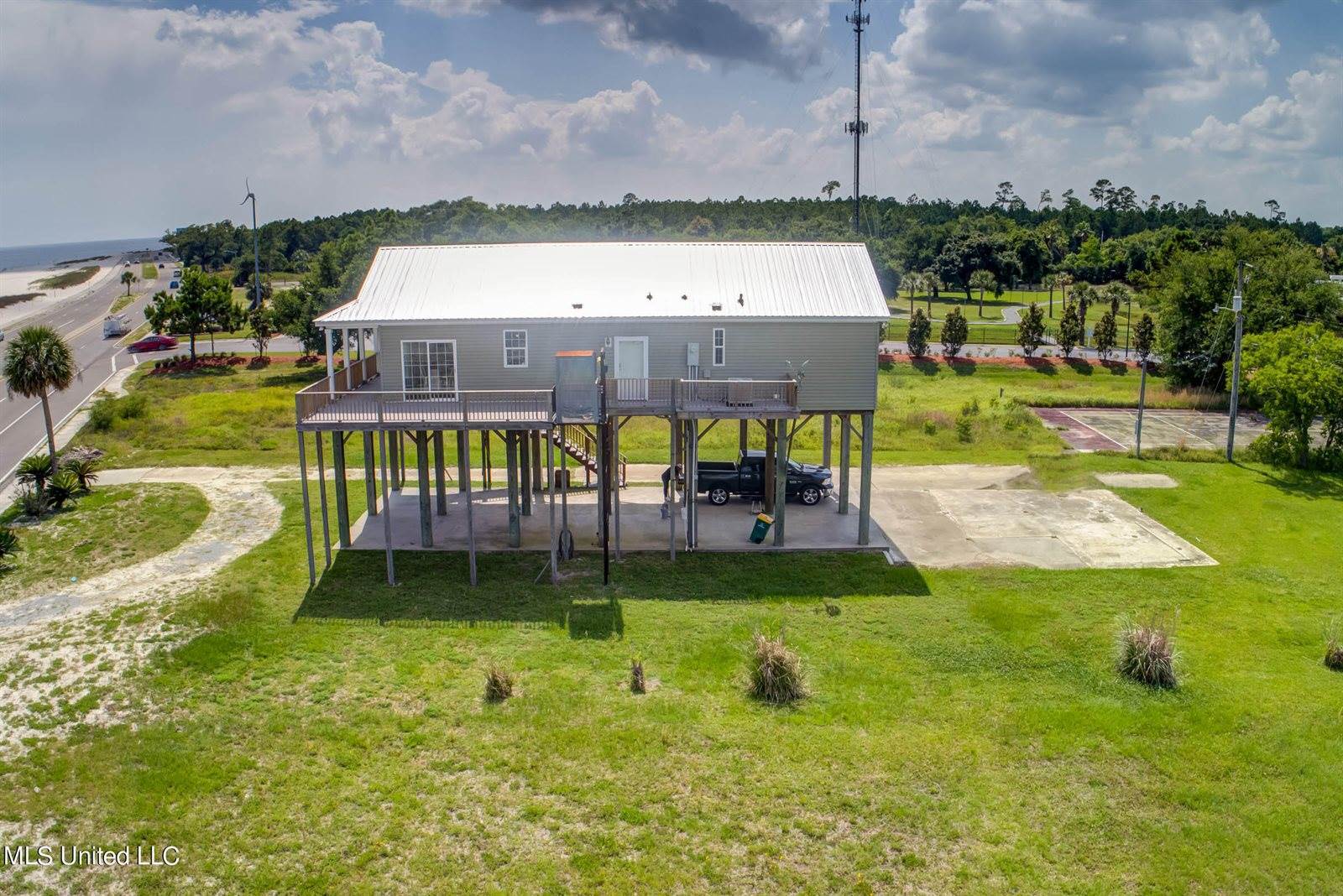 898 W Beach Boulevard, Long Beach, MS 39560