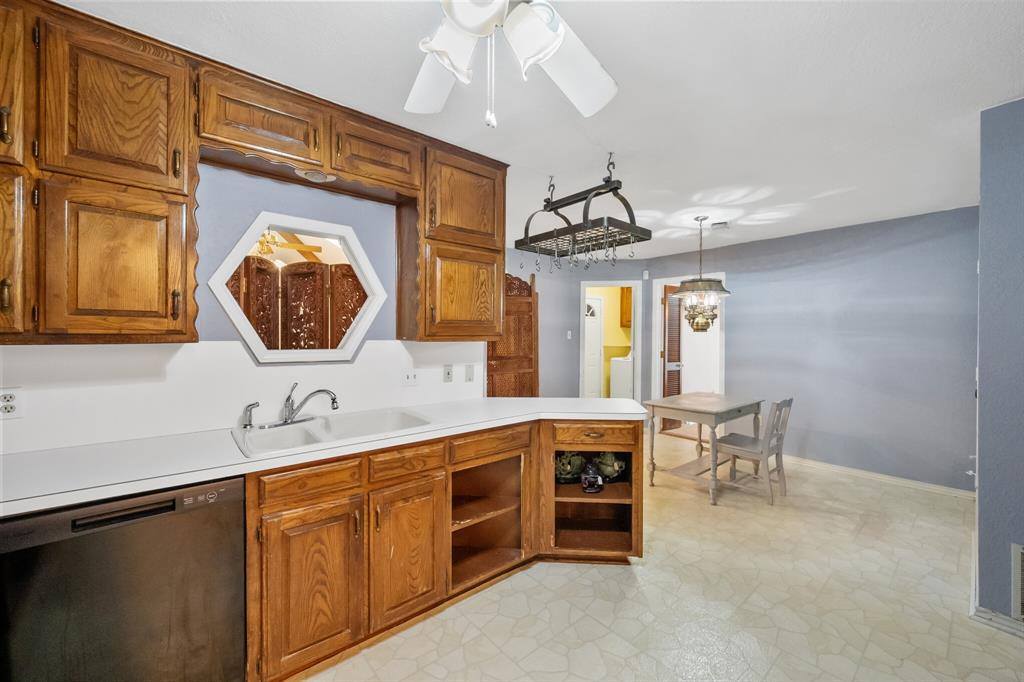 2609 Valparaiso Trail, Arlington, TX 76017