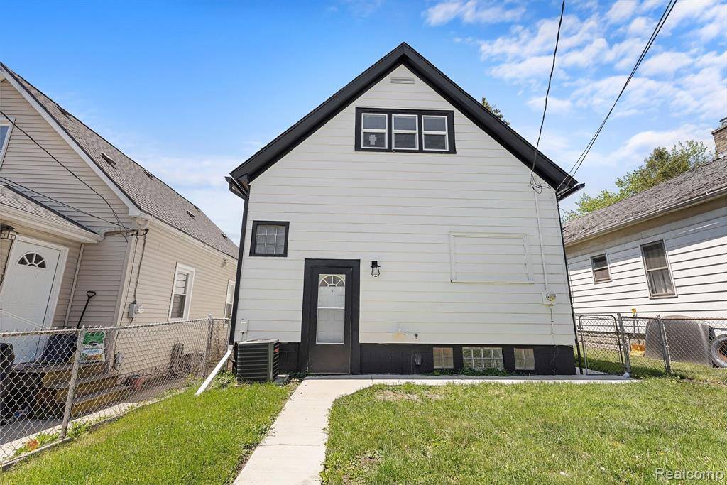 1043 Lincoln Street, Wyandotte, MI 48192