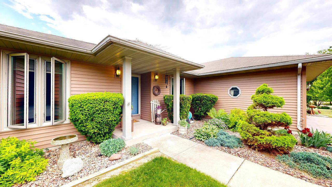 W6143 N Thornapple Ct, Fort Atkinson, WI 53538