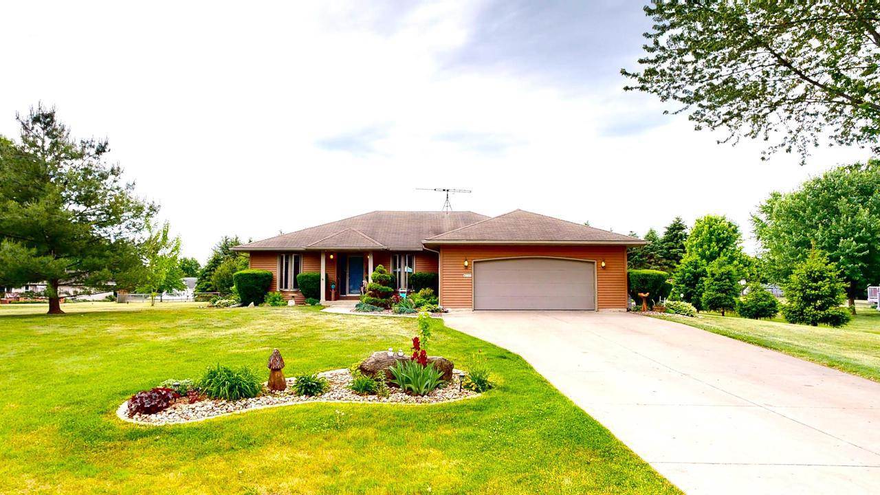 W6143 N Thornapple Ct, Fort Atkinson, WI 53538