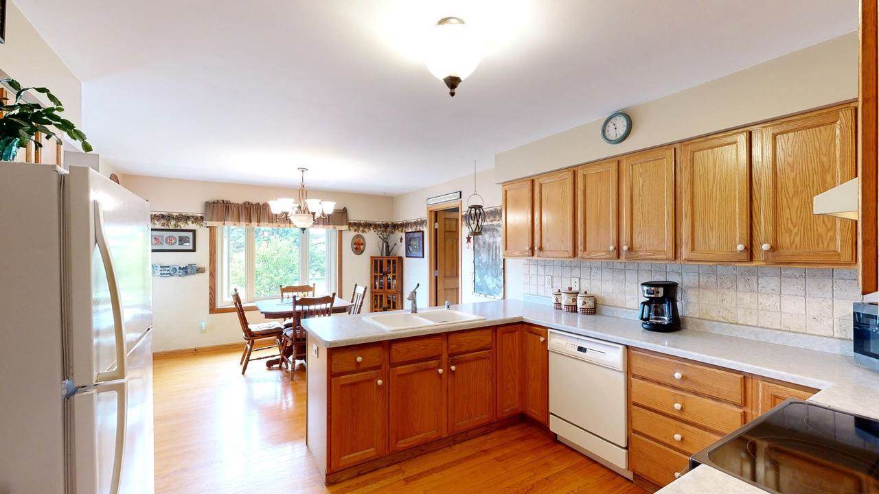 W6143 N Thornapple Ct, Fort Atkinson, WI 53538