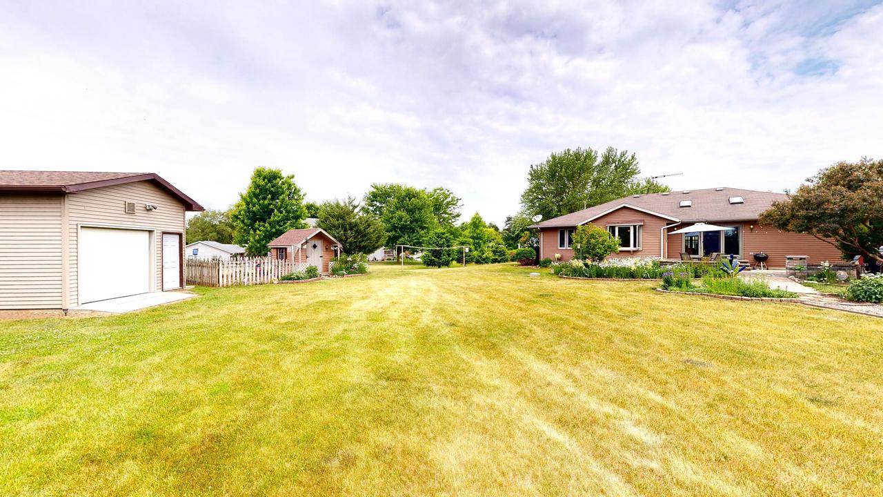 W6143 N Thornapple Ct, Fort Atkinson, WI 53538