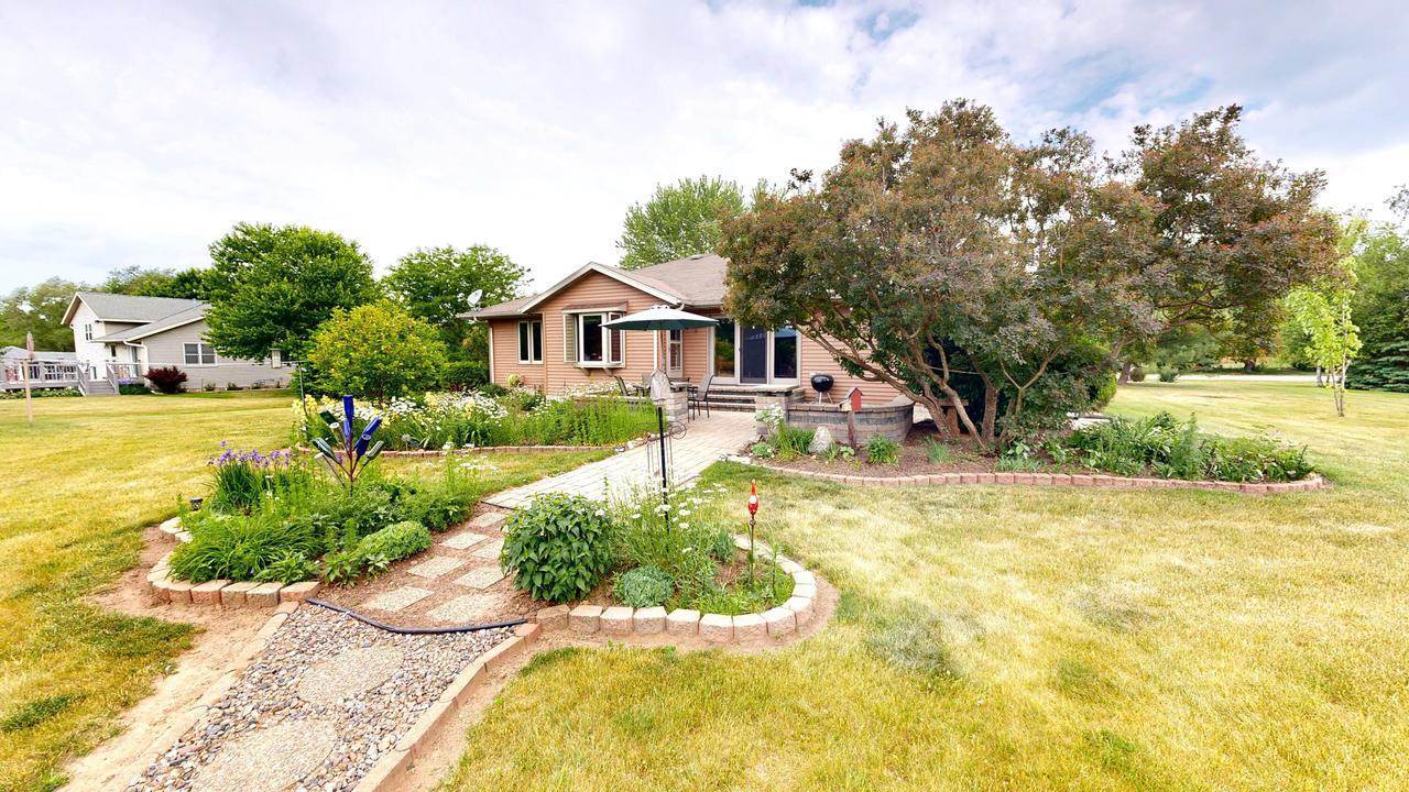 W6143 N Thornapple Ct, Fort Atkinson, WI 53538