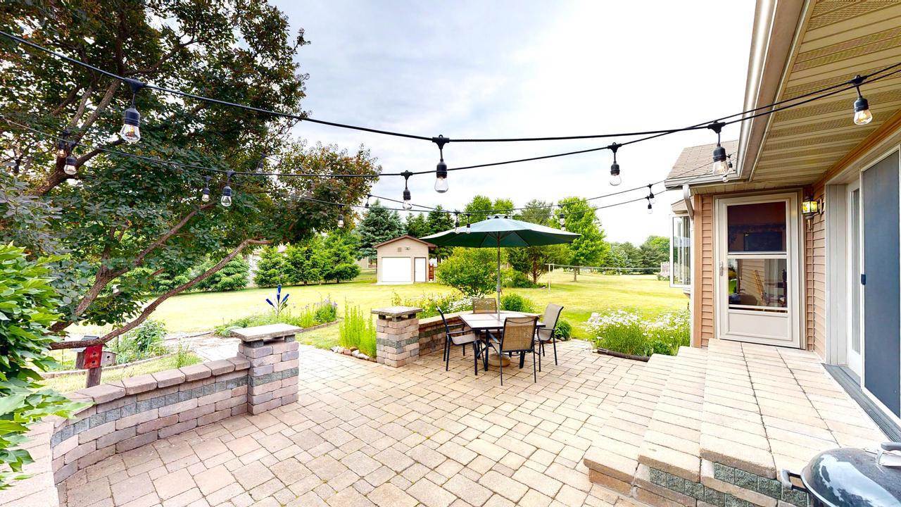 W6143 N Thornapple Ct, Fort Atkinson, WI 53538