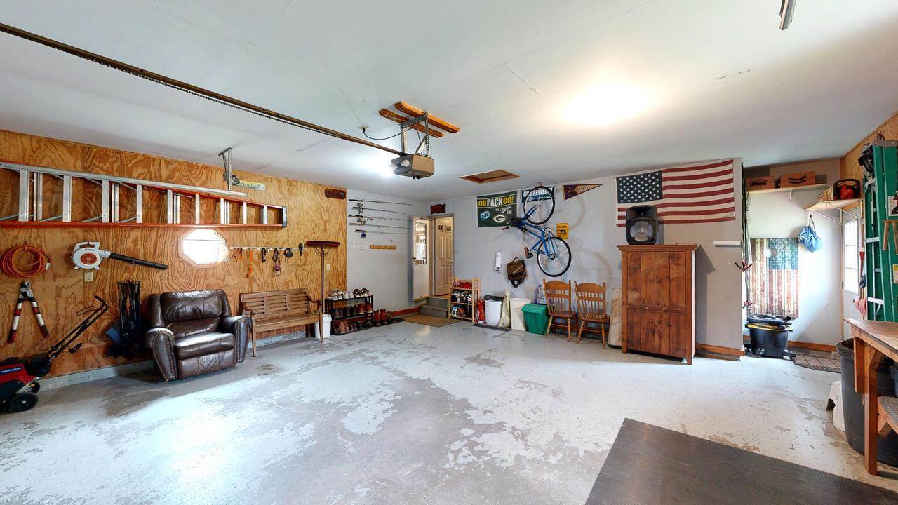 W6143 N Thornapple Ct, Fort Atkinson, WI 53538