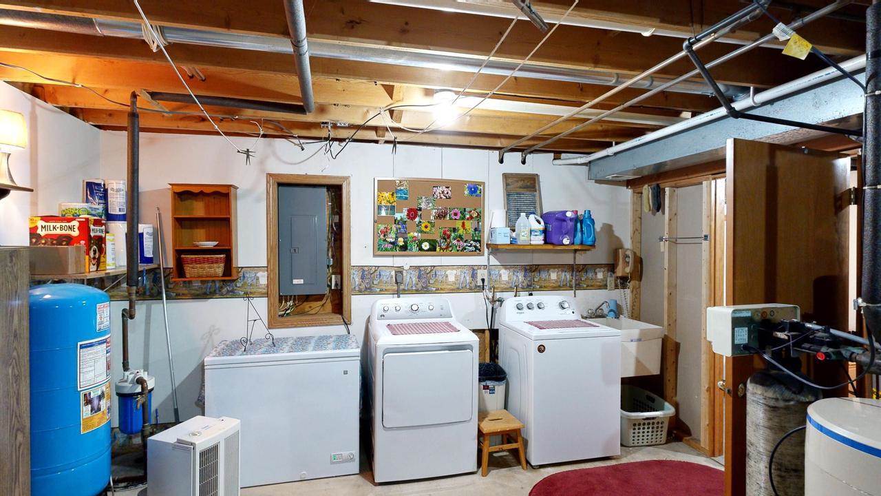 W6143 N Thornapple Ct, Fort Atkinson, WI 53538