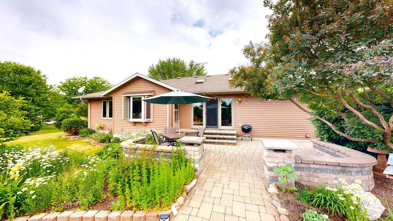 W6143 N Thornapple Ct, Fort Atkinson, WI 53538