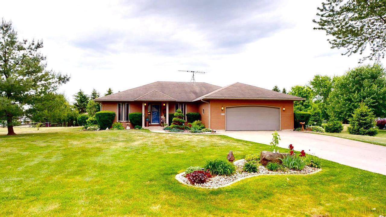 W6143 N Thornapple Ct, Fort Atkinson, WI 53538