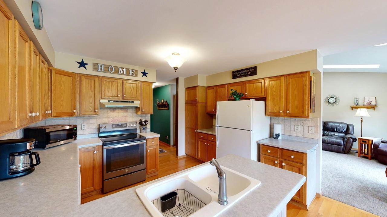 W6143 N Thornapple Ct, Fort Atkinson, WI 53538