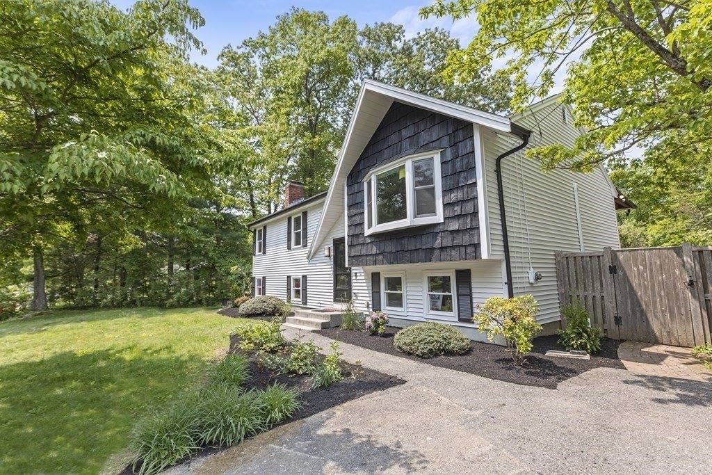 12 Barrows Ct, Norton, MA 02766