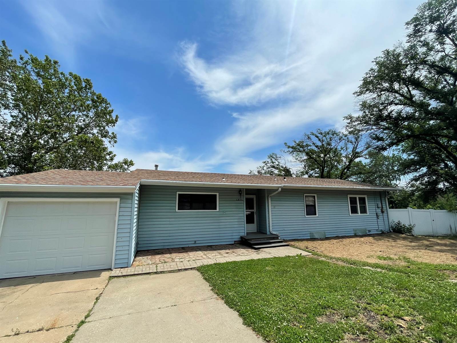 6826 SW Fieldwood Dr, Topeka, KS 66619