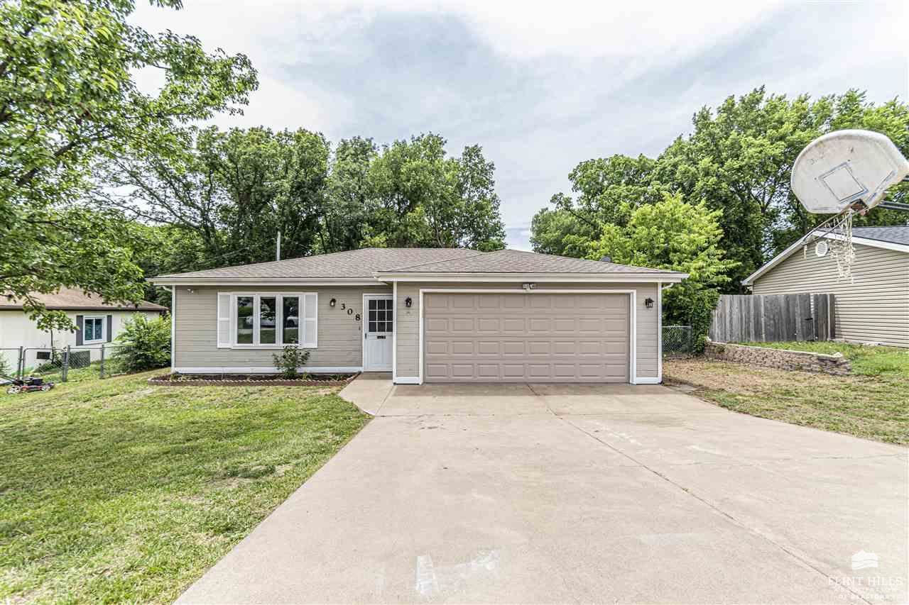 308 Palomino Lane, Ogden, KS 66517