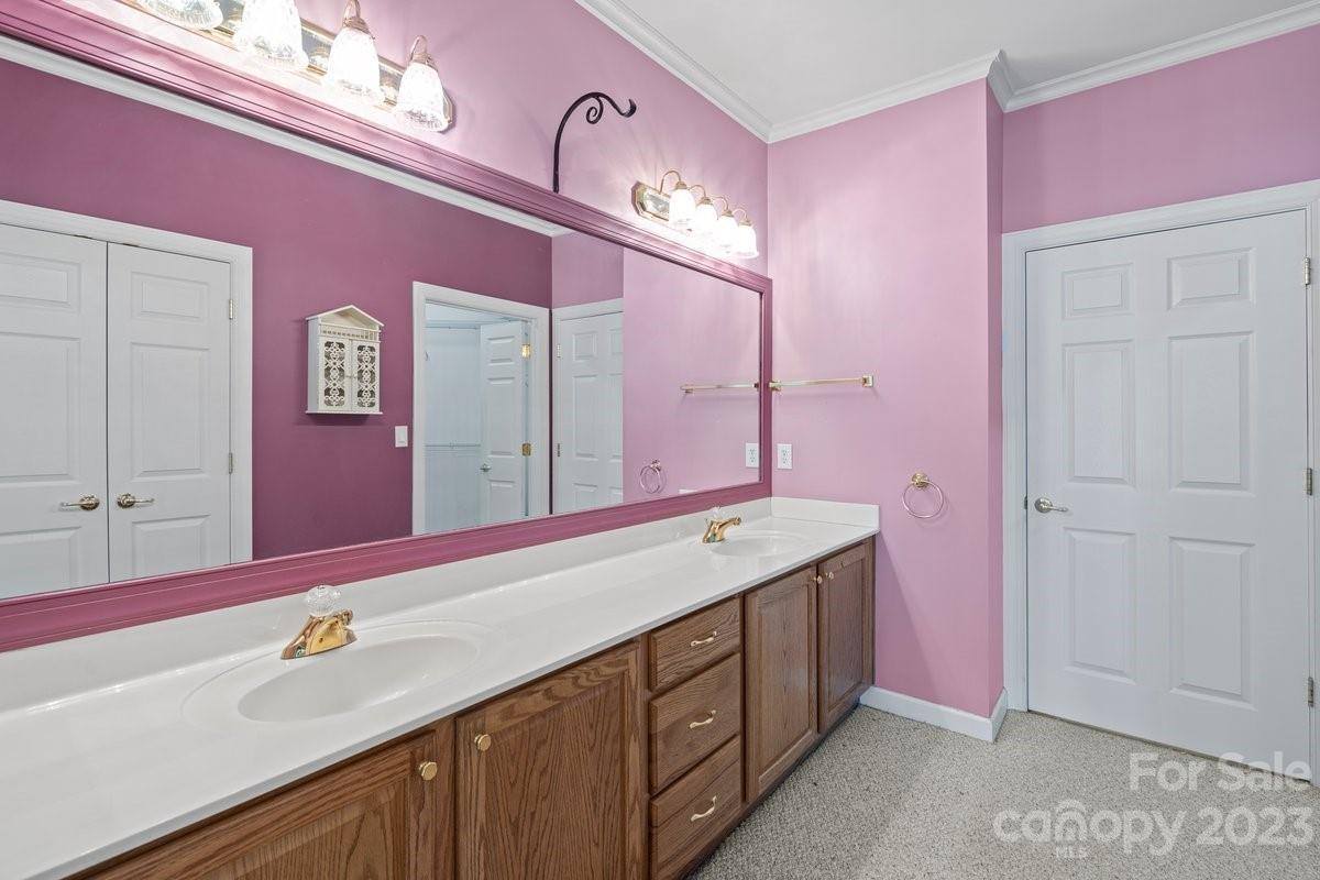 9039 Grand Oak Drive, Charlotte, NC 28277