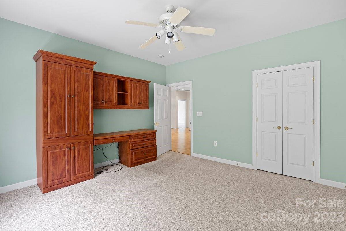 9039 Grand Oak Drive, Charlotte, NC 28277