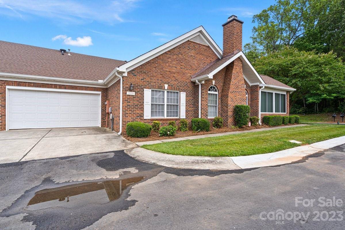 9039 Grand Oak Drive, Charlotte, NC 28277