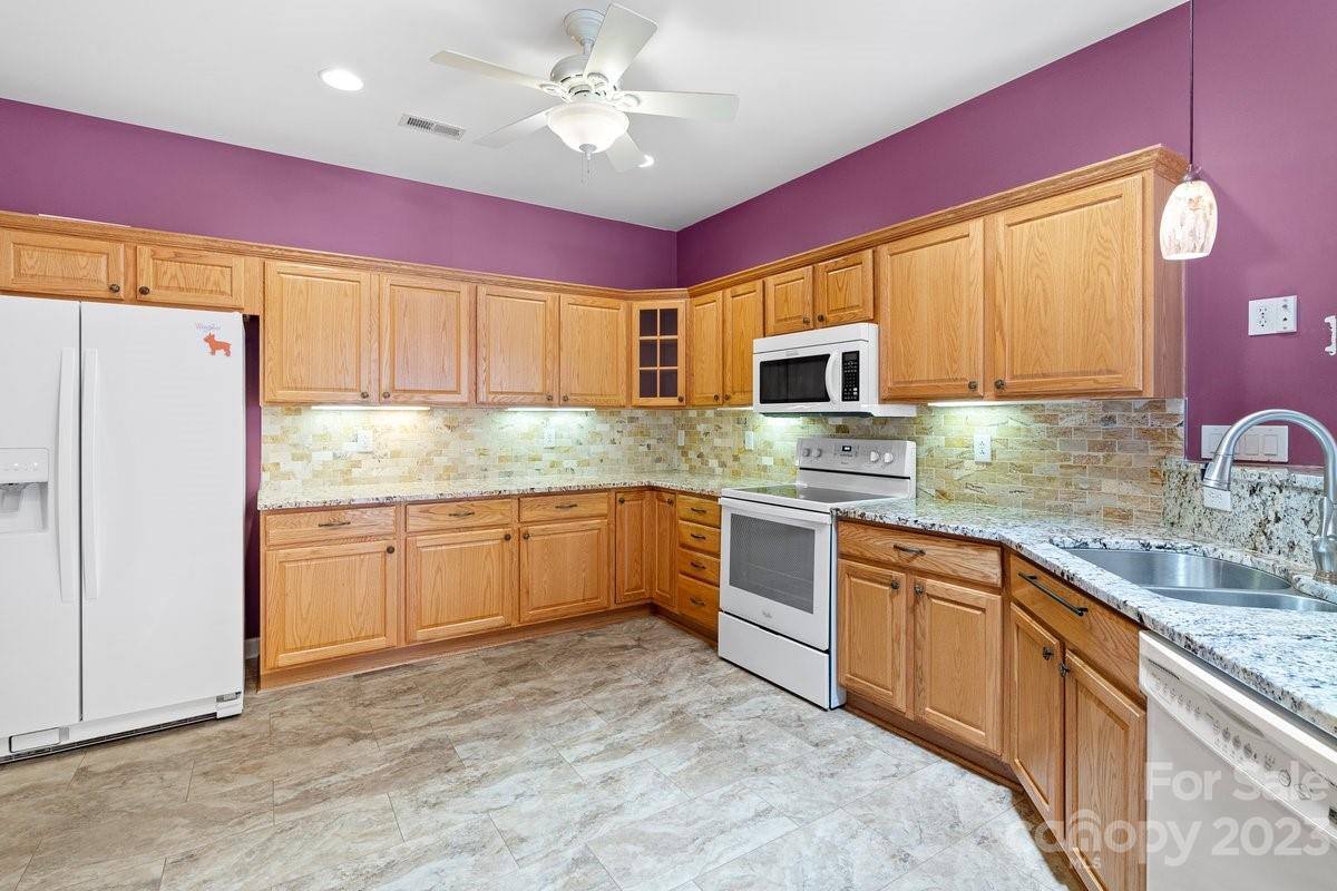 9039 Grand Oak Drive, Charlotte, NC 28277