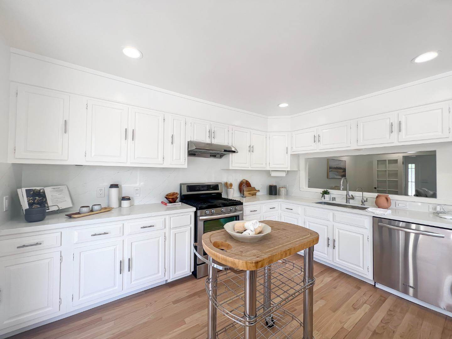 1525 McKendrie Street, San Jose, CA 95126