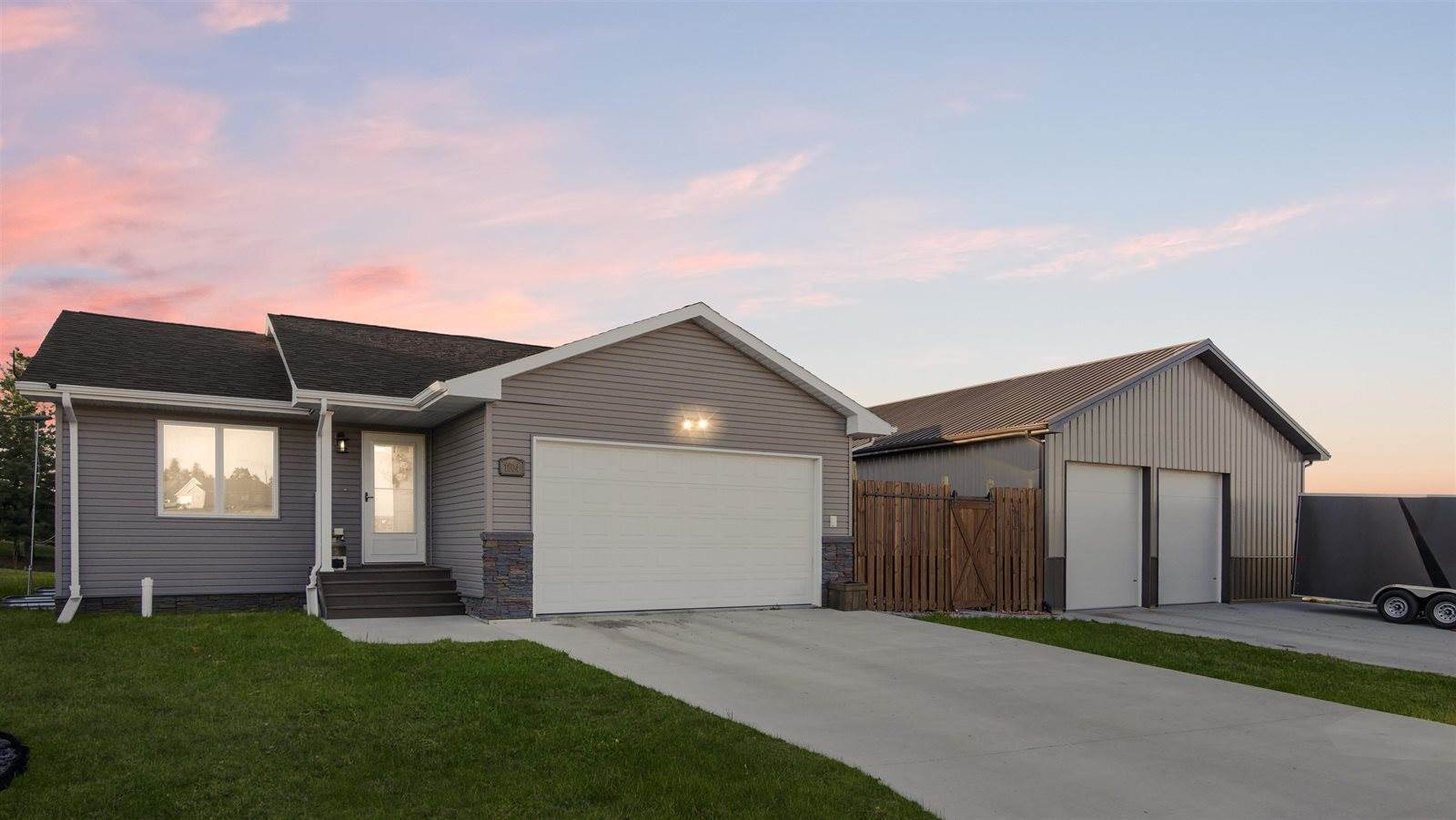 1604 Heights Ave, Burlington, ND 58722