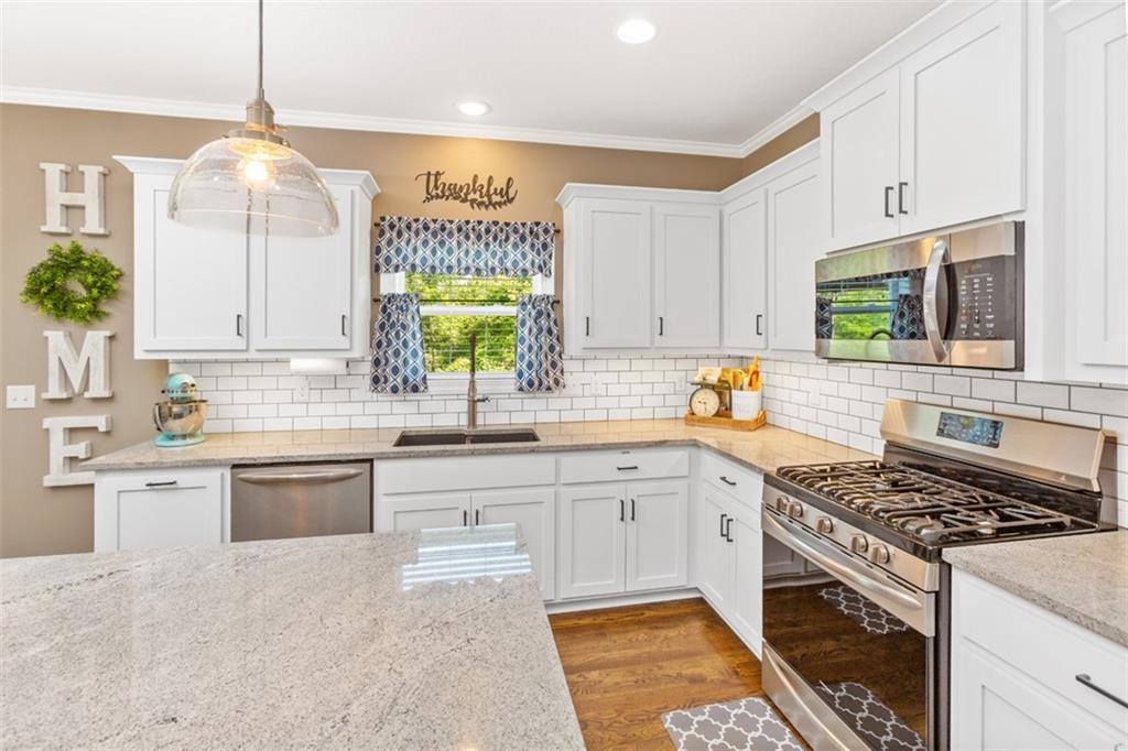 704 Buckeye Lane, Pleasant Hill, MO 64080