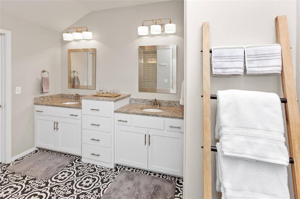 704 Buckeye Lane, Pleasant Hill, MO 64080