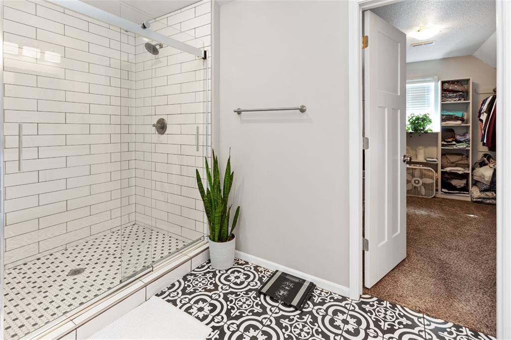 704 Buckeye Lane, Pleasant Hill, MO 64080