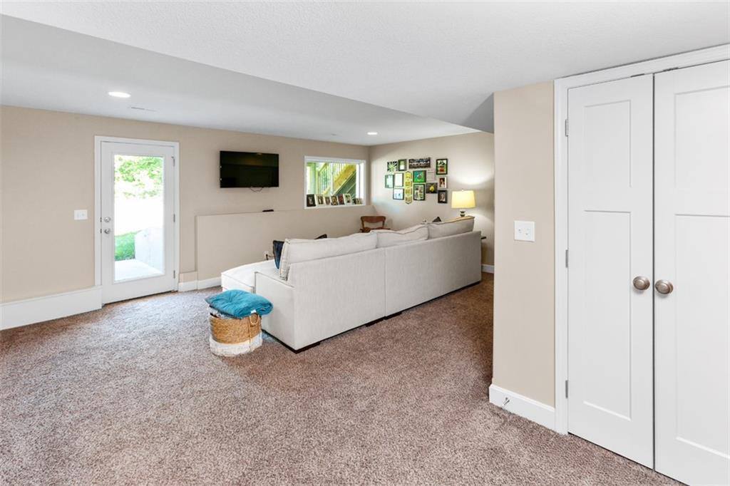 704 Buckeye Lane, Pleasant Hill, MO 64080